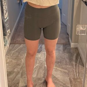 P’TULA High-Waist Shorts - no front seam!